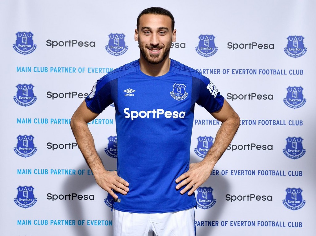 Prihod Cenka Tosuna so pri Evertonu naznanili kar med tekmo z Liverpoolom. Vir: Premier League